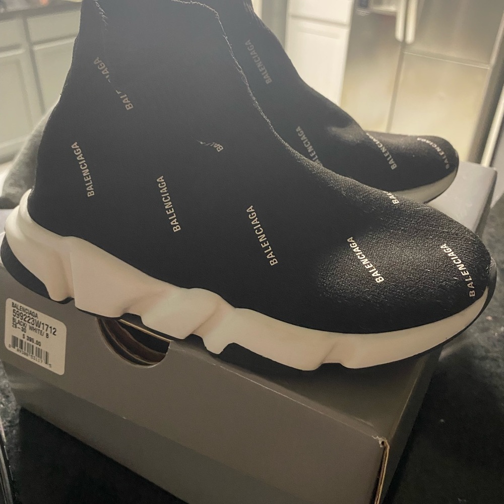 Have a nice pair of Balenciaga Blk cloth with white print sock 12T.